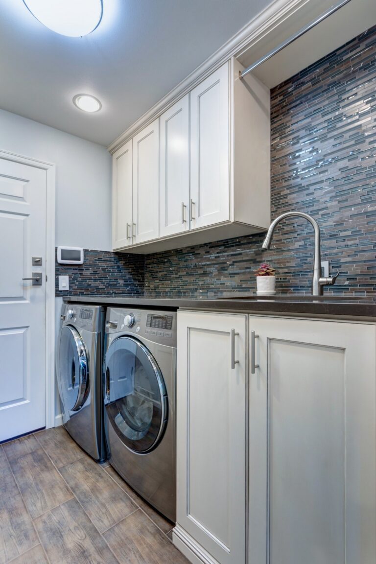 35 Inspiring Laundry Room Color Ideas to Refresh Your Space | Color ...