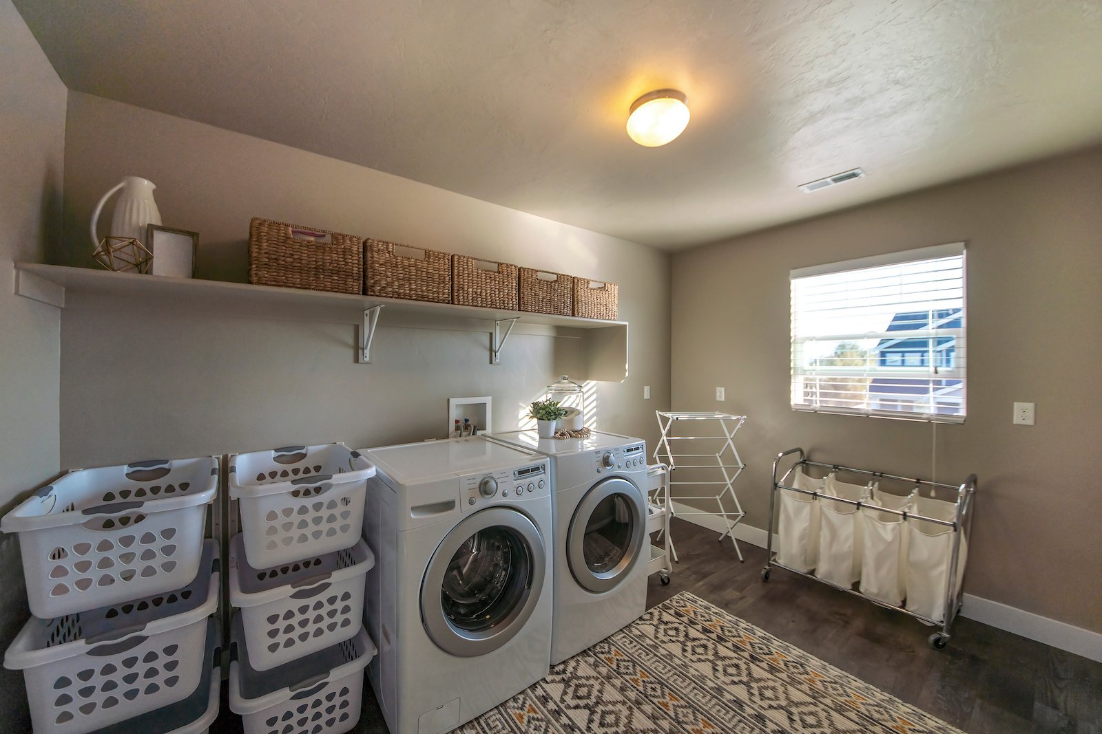 35 Inspiring Laundry Room Color Ideas to Refresh Your Space | Color ...