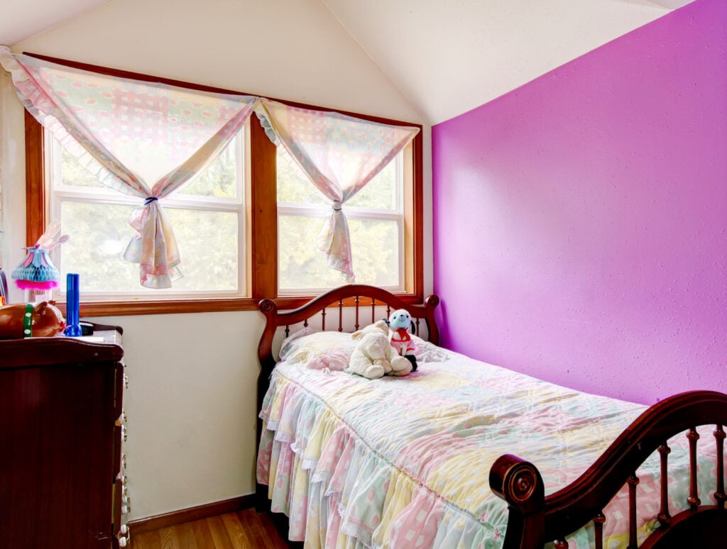 Kids' room with Electric Purple walls.