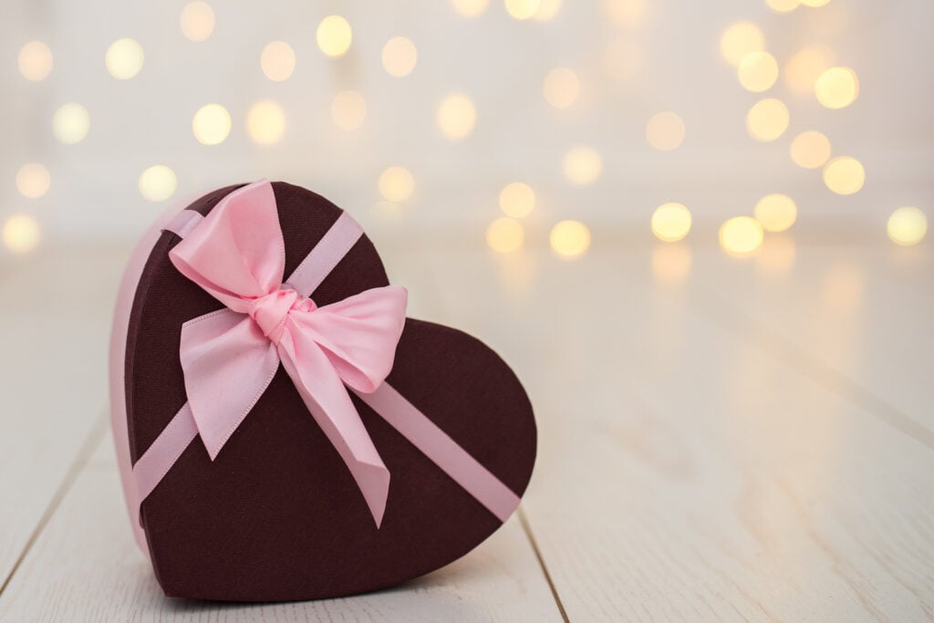 Gift box with pink bow