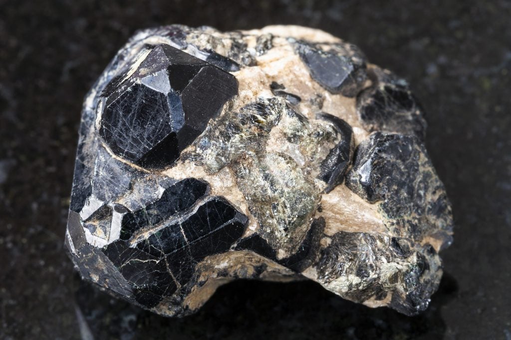 Natural raw black spinel stone